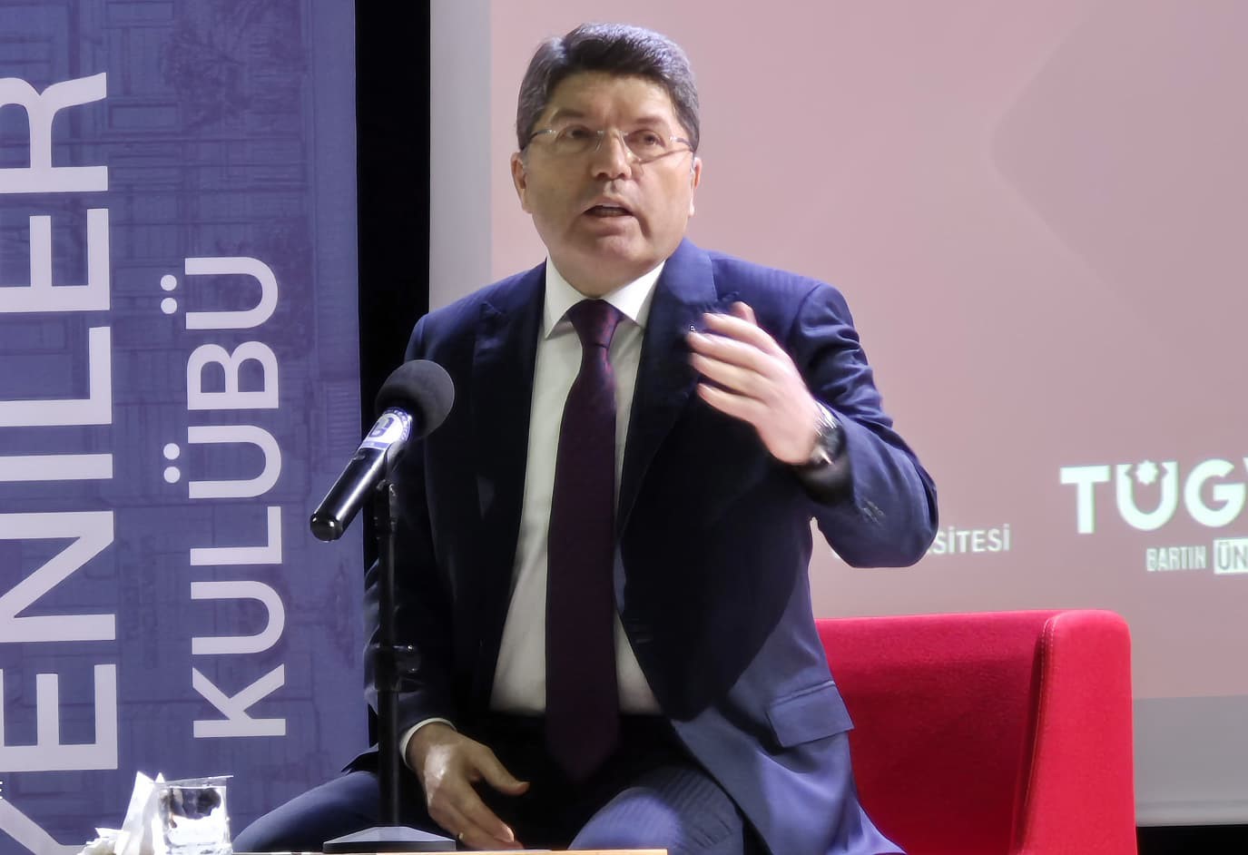 Eski Adalet Bakanı Yılmaz Tunç'tan yargı eleştirilerine tepki