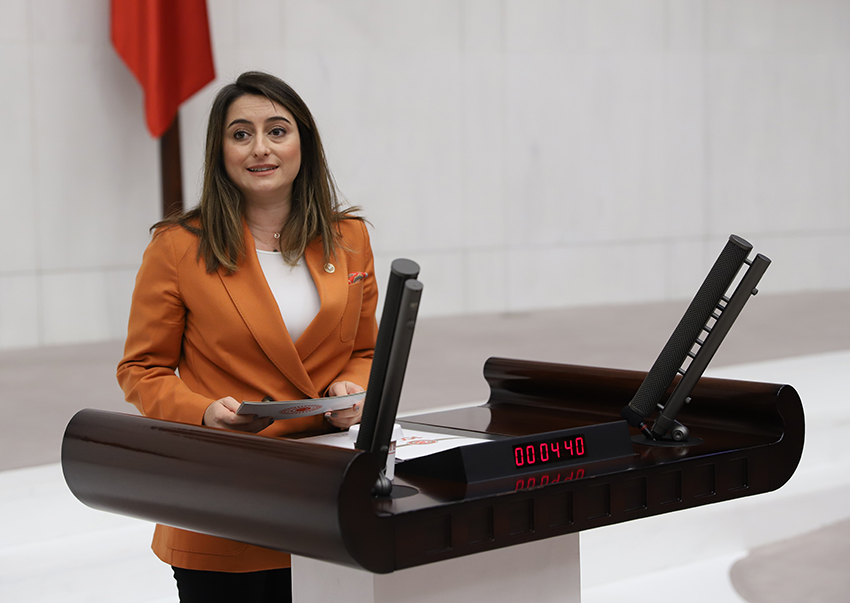 CHP Bartın Milletvekili Av. Aysu Bankoğlu’ndan 3 bakana ayrı ayrı “Görevden alma var mı?” diye sordu.